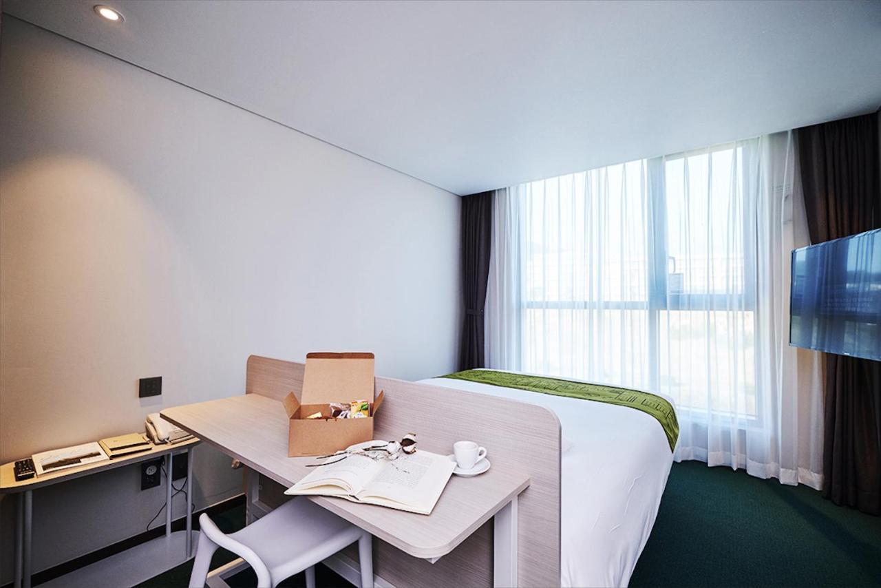 Jeju Pureun Hotel ซอกวีโพ ภายนอก รูปภาพ