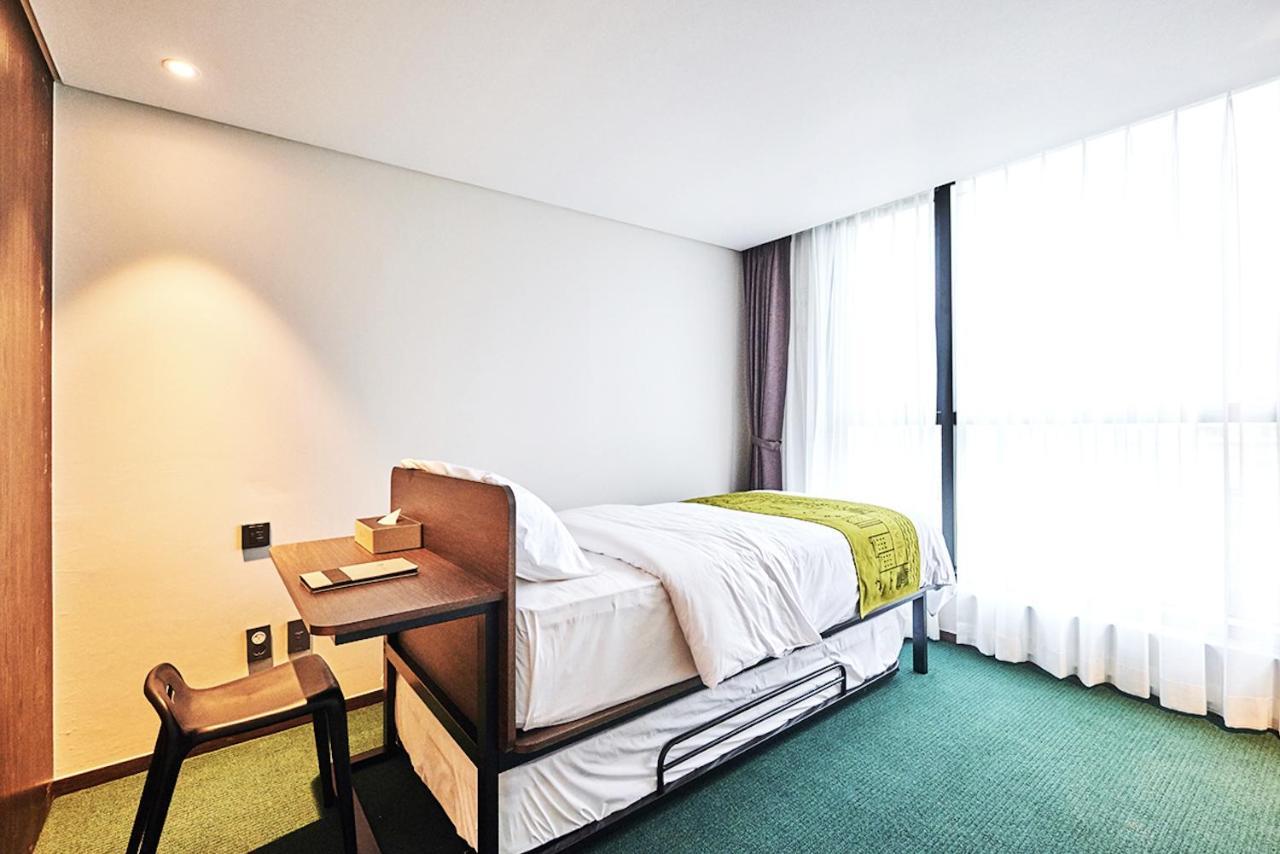 Jeju Pureun Hotel ซอกวีโพ ภายนอก รูปภาพ