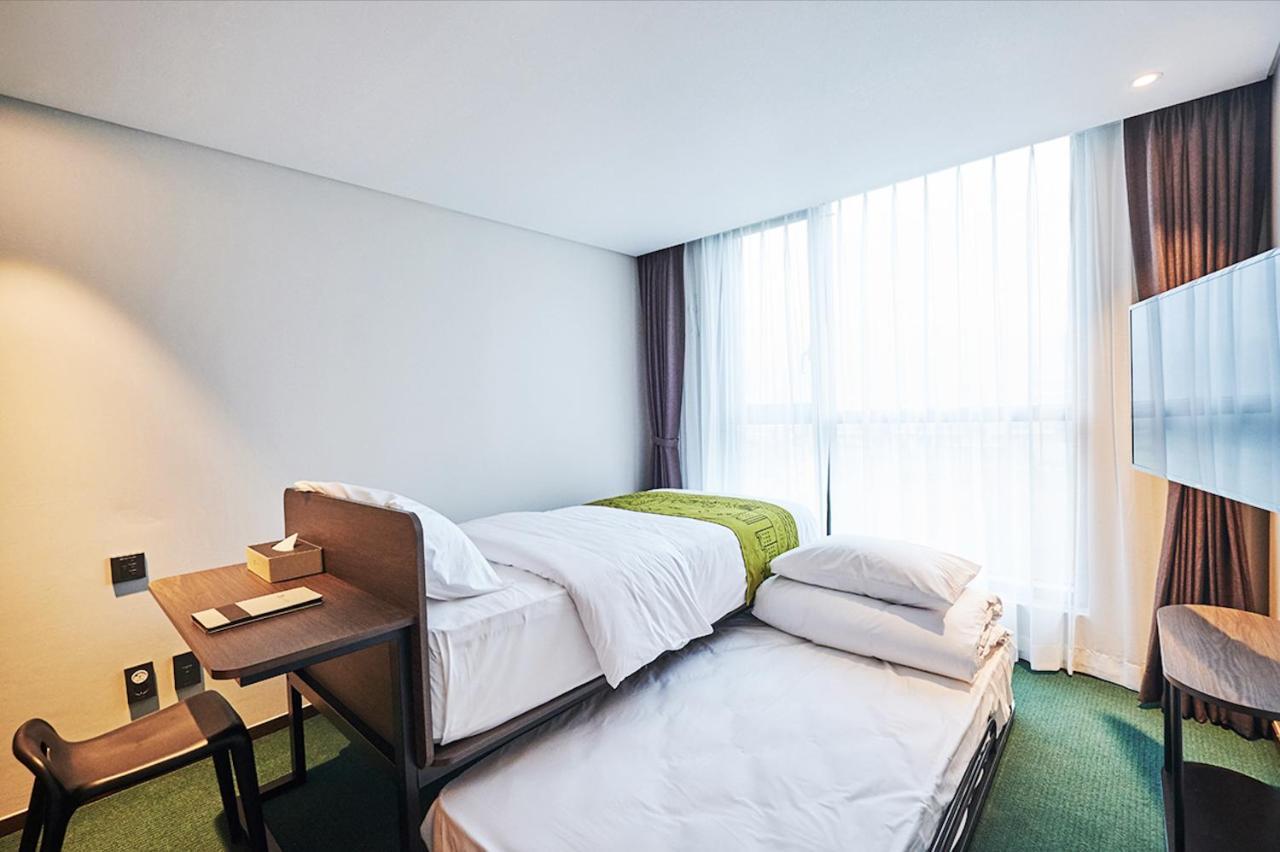Jeju Pureun Hotel ซอกวีโพ ภายนอก รูปภาพ